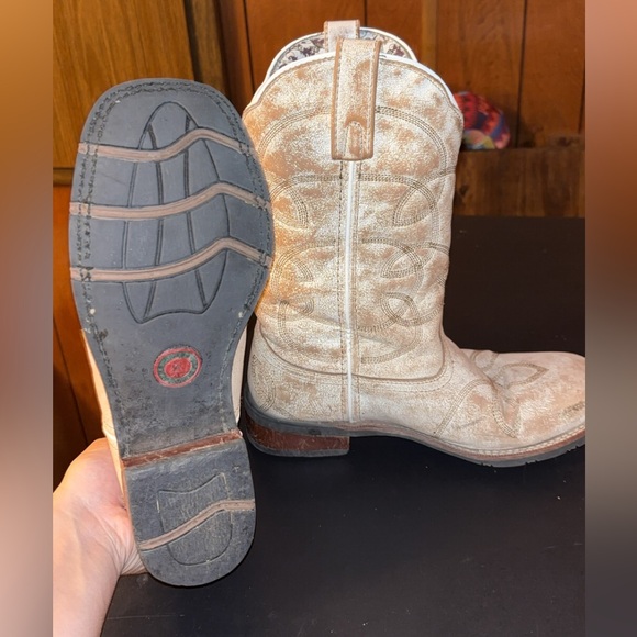 Laredo Light Tan Heeled Boots - Picture 3 of 4